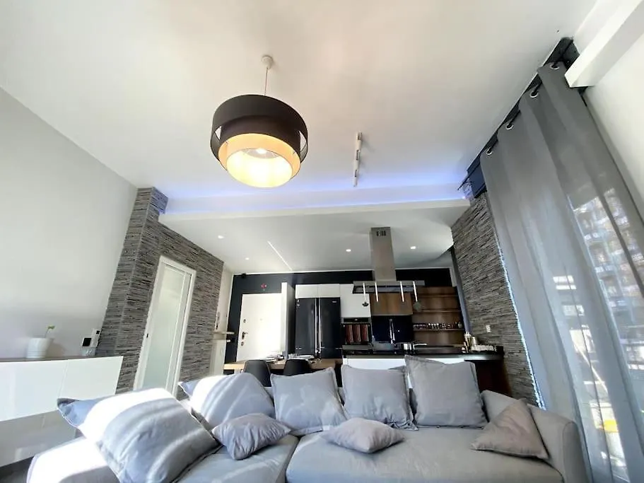 Wonderful, Roomy, King Bed Apartment W/Garden Como