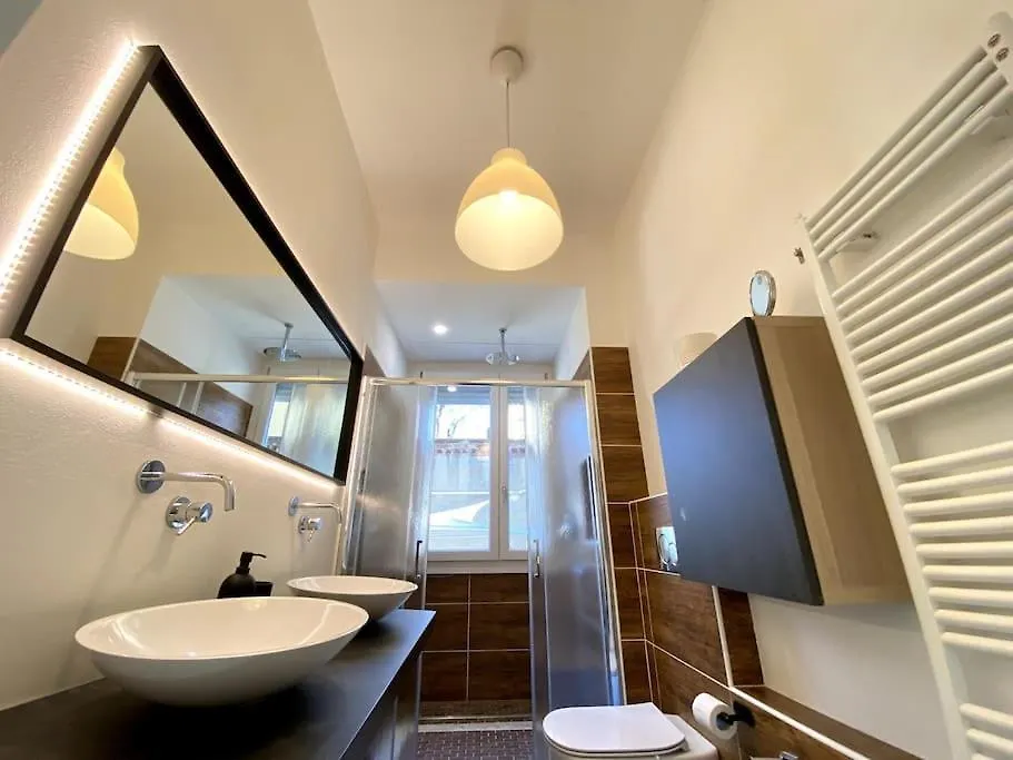 Wonderful, Roomy, King Bed Apartment W/Garden Como 0*,